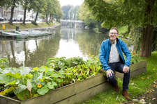 852180 Portret van Bert, rondleider bij het voormalige Huis van Bewaring Wolvenplein (Wolvenplein 27) te Utrecht, ...